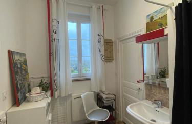 LES HORTENSIAS Spacieuse Maison en ardoise du pays FIBRE - Foto 50