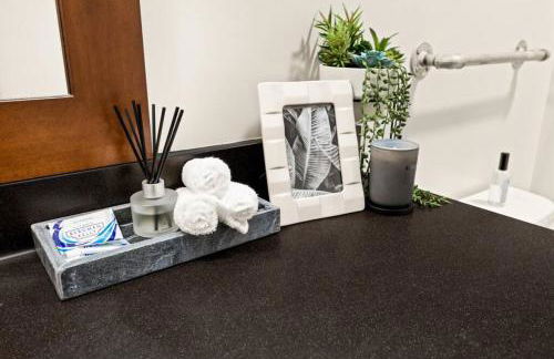 The Urban Loft - Stylish Industrial Living - Foto 27