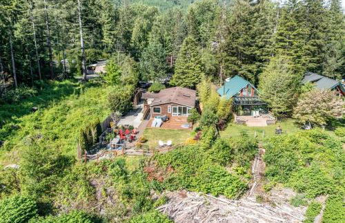 Riverfront Paradise w/ Hot Tub--Little River House - Foto 9