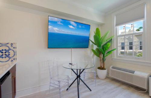 Palm Beach Island Condominiums - Photo 21