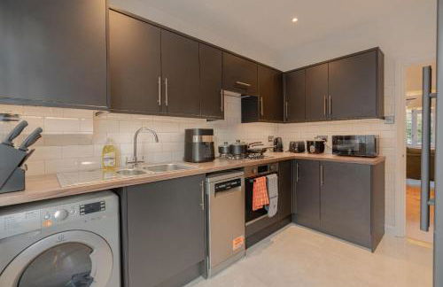 Cosy 3BR House by D3 Short Stay, Sleeps 8, Free on-site Parking & Garden - Foto 14