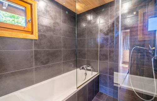 Chalet cosy à La Clusaz, 9 pers, 4 chambres, wifi, proche pistes - FR-1-437-103 - Foto 8