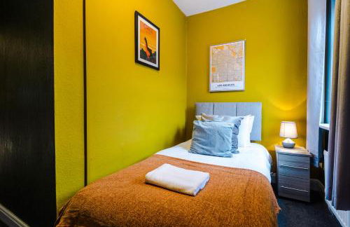 Spacious Modern Chester Home - Great Location - Photo 18