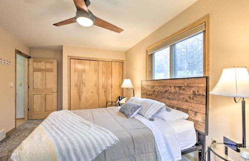 Cozy Dam Lake Escape with Dock, Yard and Water Access! - Foto 12