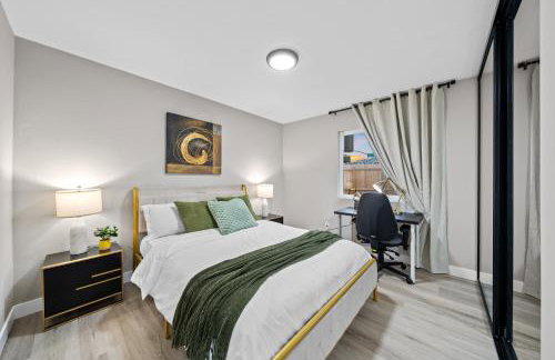 Entire Private Home with 3 Bedrooms 2 Bathrooms, Hot Tub, Garage, King Bed, Available Now - Foto 8