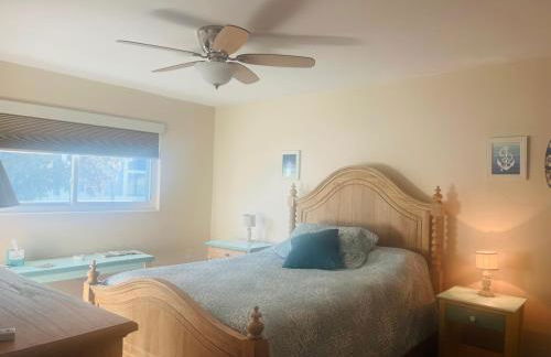 Gorgeous 2 Bedroom Waterfront Condo - Foto 42