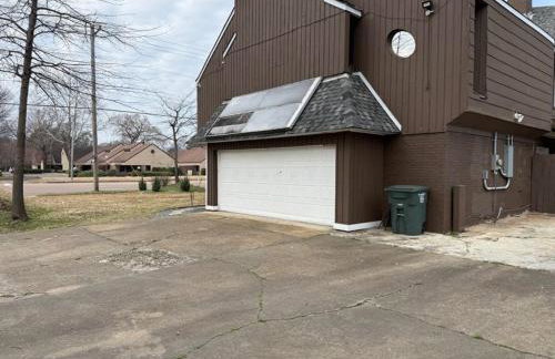 Stylish Remodeled 23 Large beds Near Elvis Presley - Foto 24