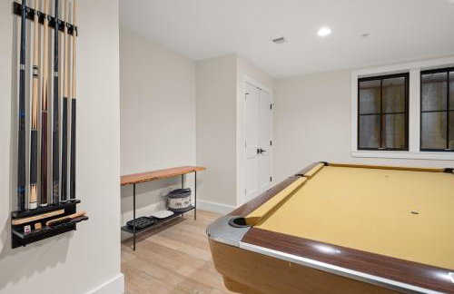 New & Modern Townhouse Close to Skiing, Brand New Hot Tub - Photo 49