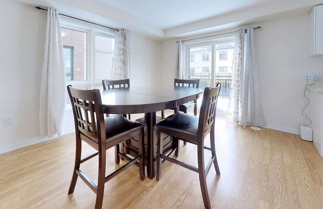 Modern 3-bedroom Oshawa Home - Photo 7