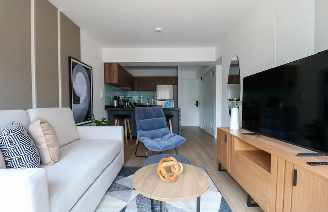 w Fascinating 1BR With Balcony in San Isidro - Foto 16