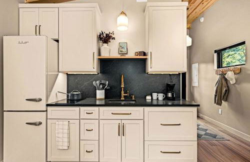 Gorgeous Cabin with Private Sauna for a Romantic Glamping Getaway in Duluth, Minnesota - Foto 3