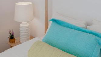 Sunny Apartment with Patio, By TimeCooler - Foto 5