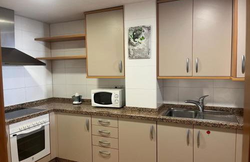 Sea-Breeze Apartment with Pool & Parking - Foto 5