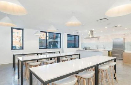 Landing at Hagert and York 1 Bedroom in East Kensington - Foto 16