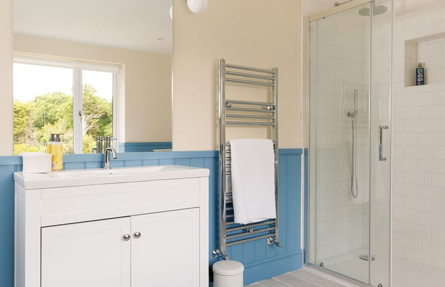 Stunning 5BR Home With Pool - 5 min to Beach - Foto 29