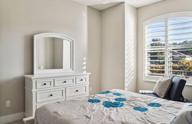 Family Paradise With Private Heated Pool 5 Bedroom Home by RedAwning - Photo 3