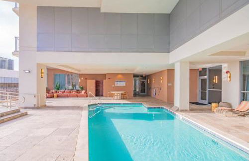 Stylish 1BR HighRise DT, Parking, Pool, Gym, W-D, Golf - Foto 10