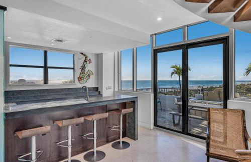 Crown Jewel of Ocean Drive- 2 story Penthouse, 4 Bedrooms & Private rooftop spa - Foto 72