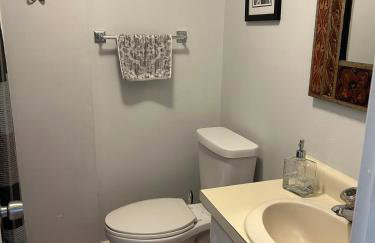 Cozy Comfy Beach Cottage w Hot Tub - Photo 21