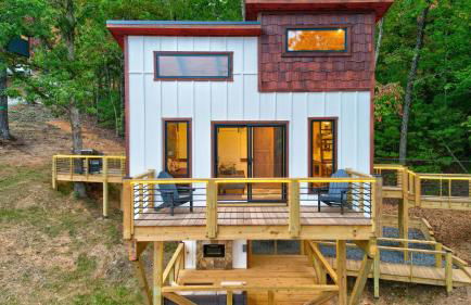 Cozy Treehouse w Hot Tub, Fire Pit, Pet Friendly, Lake Access - Photo 7