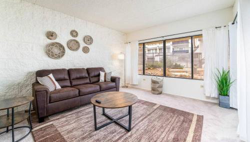 Bright Eastside 2BD 2BA Retreat w Pool and Parking - Foto 4