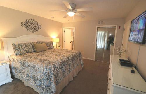 LOVE AT FIRST SIGHT! NEW Disney Home, Sleeps 6, Pool, Patio, NO Steps, LOW Rates! - Foto 3