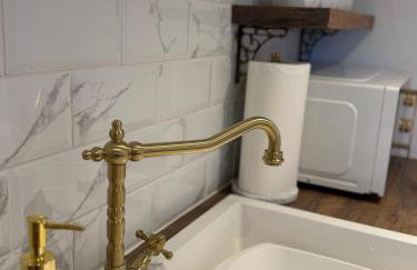 Wild Meadow Cottage - Countryside Views and King Bed - Foto 11