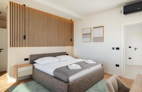 Villa Levita with Pool - Photo 26