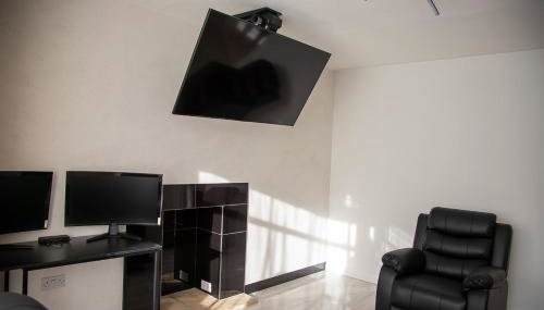 Villa Emma - Modern Bungalow with EV Point, Free Parking & Workspace - Foto 4