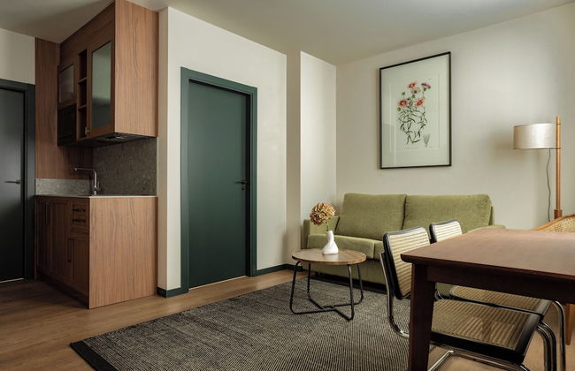 Batimont Suites & Apartments - Photo 23