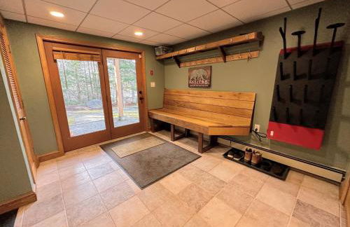 FC43 Renovated cozy spacious cottage with AC, air hockey, wifi close to ski trails! - Foto 14