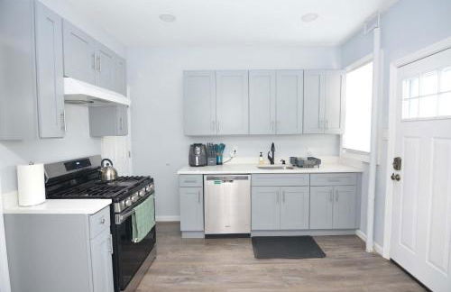 Spacious Home with Parking, Laundry - Near RU, RWJ, NJ Transit - Foto 6