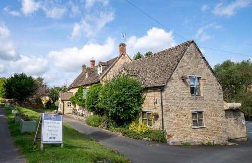 Crooked Cottage in picturesque Upper Oddington - Pass the Keys - Photo 26
