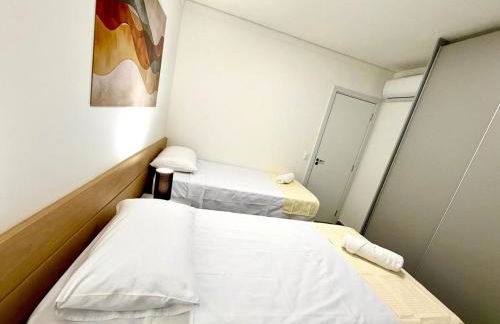 Central novo, andar alto-2quartos com Ar-Cond Q e F - Foto 9