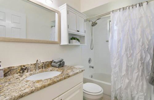 Beach Getaway - Private Heated Pool & 2 King Beds - Foto 11