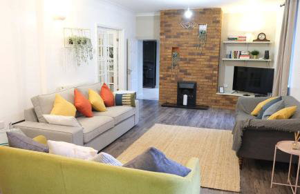 Lovely 5 Bedroom Home w Garden near Northampton - Photo 48