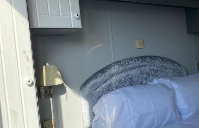 Immaculate 2-bed Static Caravan Near the Lake - Foto 3