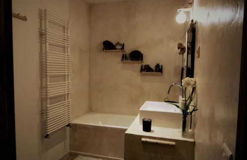 Le petit mas en provence avec piscine - Photo 47