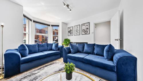 Spacious 3 Beds Home - walking distance from Shirley High Street - sleep 7 - Free Parking - Pool Table - 50" TV - Foto 4