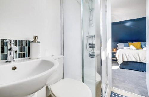 4 Bedroom Stylish House in Central Redditch - Foto 19