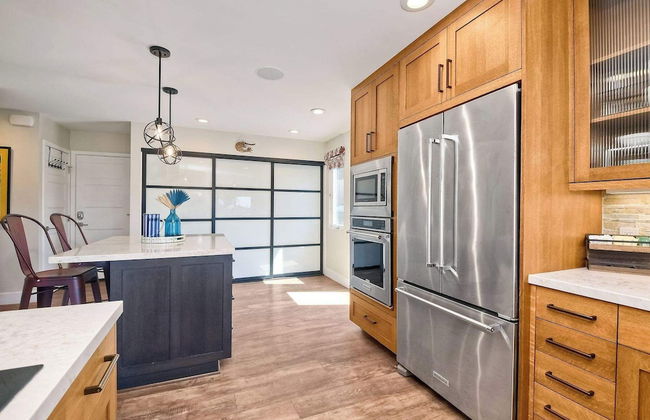 Fresh & Modern 3 BDR Just Blocks From Beach! - Photo 11