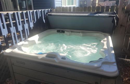 Restoration - Hot Tub, AC, and Great Location! - Foto 13