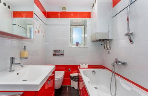 Villa With Pool, Jacuzzi, Sauna, Fitness, Playground & Wine Cellar - Photo 47