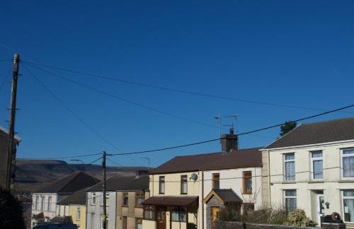 The Cwtch, Log Fire, Sleeps 6, Nr Zip World, Brecon and Bike Park Wales - Photo 41