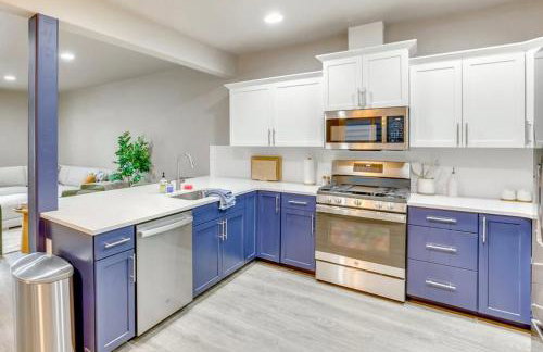 North End blue -Hot Tub - Fire Pit - Downtown -4BR - Photo 13