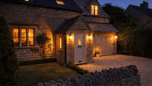 Large Stylish Luxury Cotswold Cottage - ideal for families, w/ EV charging - Foto 2
