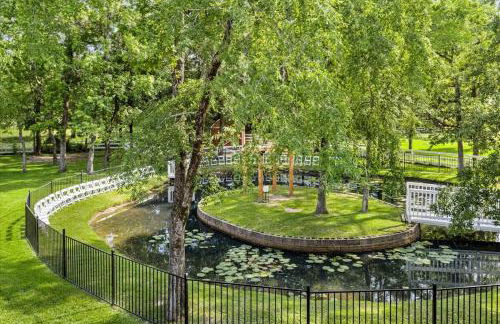 The LUX at West Event & Stay, Pool, Golf & Pickle - Foto 19