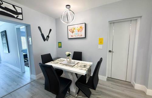 The LuxeLanding MIA- Swimming pool, Oasis Lounge, Mini Golf, BBQ and Hibachi Grill , and Outdoor Games - Photo 42