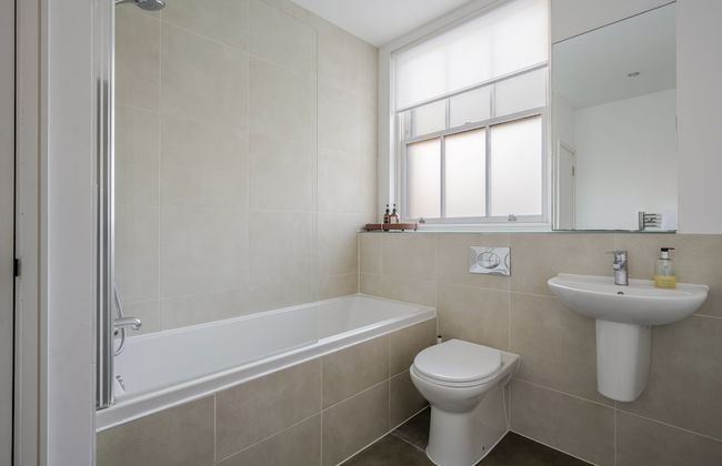 Luxurious Private One Bedroom Apartment - Foto 8