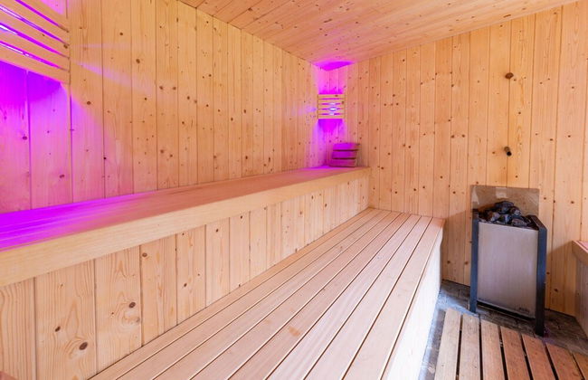 Former Hotel with Swimming Pool, Hot Tub, Sauna for Family Groups - Foto 27